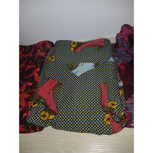 Lot Of 3 LuLaRoe Butter Soft Leggings Womens One Size Hummingbirds Skates Hearts - Picture 11 of 15